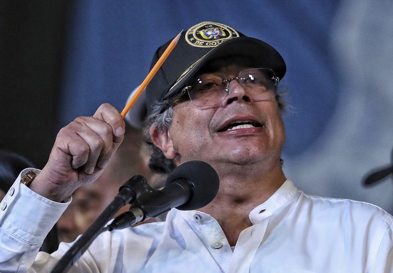 El presidente de Colombia, Gustavo Petro, en su intervención en un acto para reunir apoyo de cara a su consulta popular sobre la reforma laboral, en Cali, Colombia, el miércoles 11 de junio de 2025. (AP Foto/Santiago Saldarriaga)