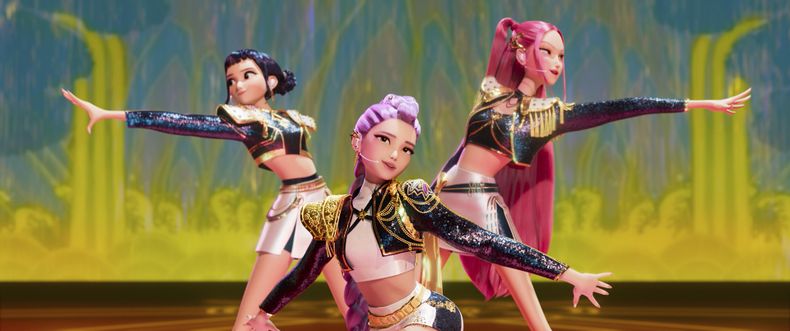 Esta imagen publicada por Netflix muestra a los personajes Zoey, de izquierda a derecha, Rumi y Mira en una escena de KPop Demon Hunters. (Netflix via AP)