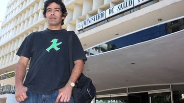 americateve | Jeovany Jiménez, un médico de Artemisa, ha aprendido que callarse nunca es el camino para recuperar los derechos.