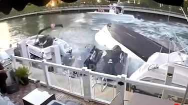 aparatoso accidente de bote en north miami beach dejo 5 hospitalizados, incluyendo 3 menores