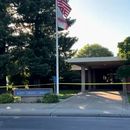Esta imagen, tomada de un video de la televisora KRCR-TV, muestra la biblioteca del condado de Butte, en Chico, California, el 22 de junio de 2026. (KRCR-TV vía AP)