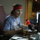 En esta imagen proporcionada por Sony Pictures, Paul Dano como Keith Gill en una escena de Dumb Money. (Claire Folger/Sony Pictures vía AP)