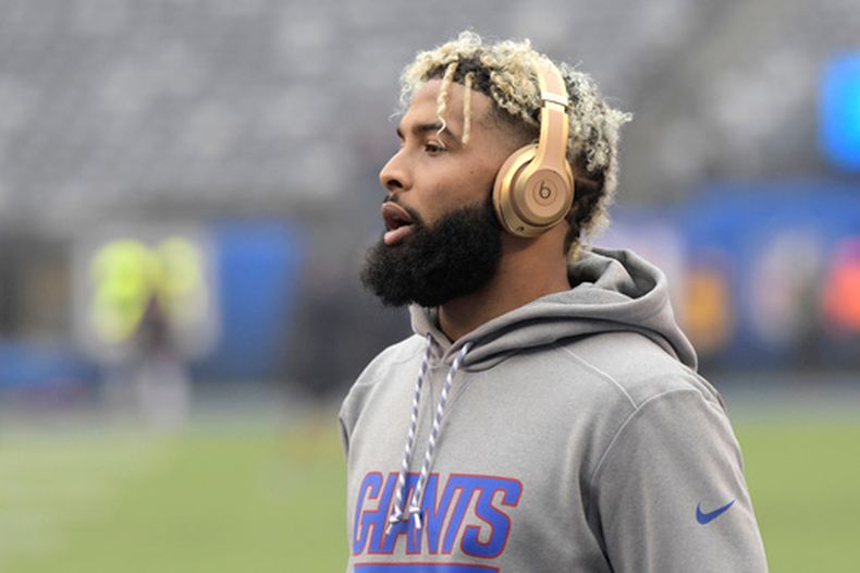 ARCHIVO - Odell Beckham, wide receiver de los Giants de Nueva York, calienta previo al partido de la NFL en contra de los Bears de Chicago, el 2 de diciembre de 2018, en East Rutherford, Nueva Jersey. (AP Foto/Bill Kostroun, Archivo)