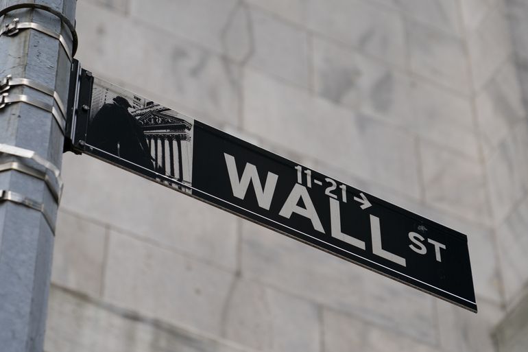 Wall Street abre en baja; pobre desempeño de tecnológicas
