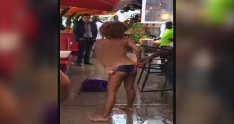 MUJER SE DESNUDA.png