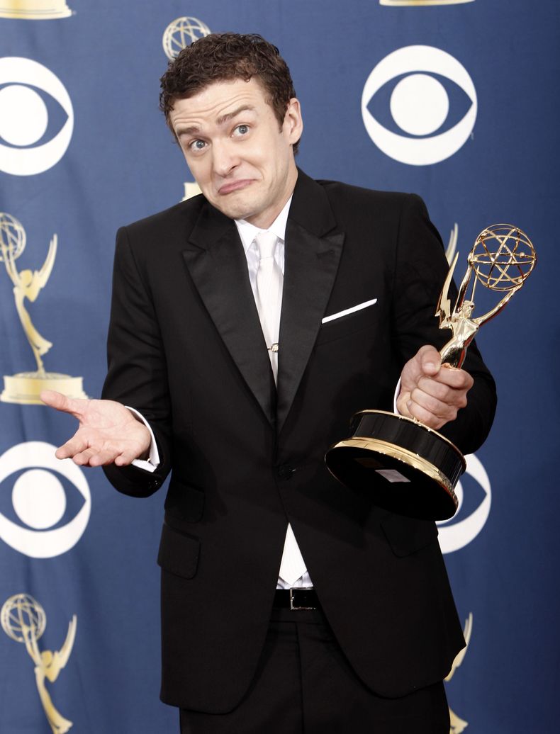 ARCHIVO - Justin Timberlake quien apareció en el programa de televisión Saturday Night Live con el premio al mejor actor invitado para una serie de comedia tras bambalinas en la 61a entrega de los Premios Primetime Emmy el domingo 20 de septiembre de 2009 en Los Ángeles. (Foto AP/Matt Sayles, archivo)