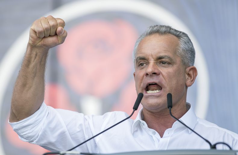 Vladimir Plahotniuc habla en un evento en Chisinau, Moldavia, el 9 de junio del 2019. (AP foto/Roveliu Bug)