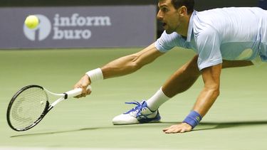Astana:Djokovic a la final por retiro de Medvedev con lesión
