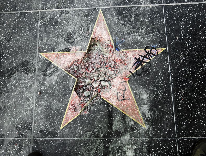 ESP-CEL_TRUMP-ESTRELLA_VANDALIZADA-0.jpg