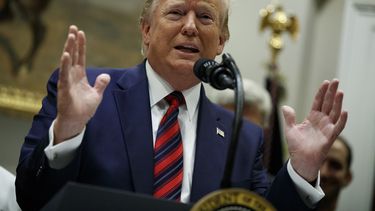 Trump dice que China trató de renegociar acuerdo