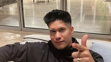 chyno miranda comparte foto con anillos y envia lindo mensaje a sus fanaticos y a su hijo