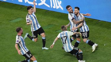 Otro gol de Messi y Argentina desembarca en cuartos en Qatar