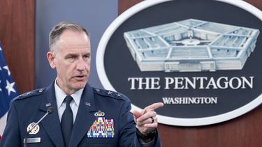 El secretario de prensa del Pentágono, el mayor general Pat Ryder, habla durante una conferencia de prensa en el Pentágono, el jueves 17 de octubre de 2024, en Washington. (Foto AP/Kevin Wolf)