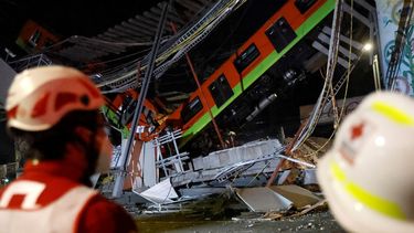 al menos 24 muertos por el derrumbe de un tramo del metro de ciudad de mexico
