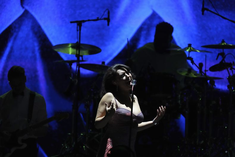 Raye durante su presentación en el festival Corona Capital en la Ciudad de México, el viernes 15 de noviembre de 2024. (Foto AP/Eduardo Verdugo)