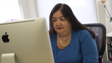 Encuesta: hispanos en EEUU no confían mucho en ancianatos