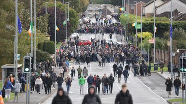 Manifestantes en el Garvaghy Road en la marcha del Loyal Orange en Portadown, Irlanda del Norte, el 27 de septiembre del 27, 2026. (Peter Morrison/PA via AP)
