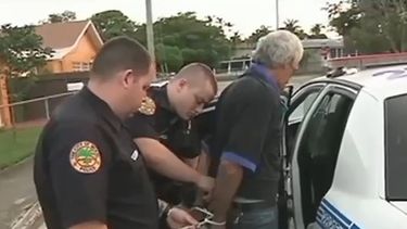 Familia captura ladrón que intentó robarles