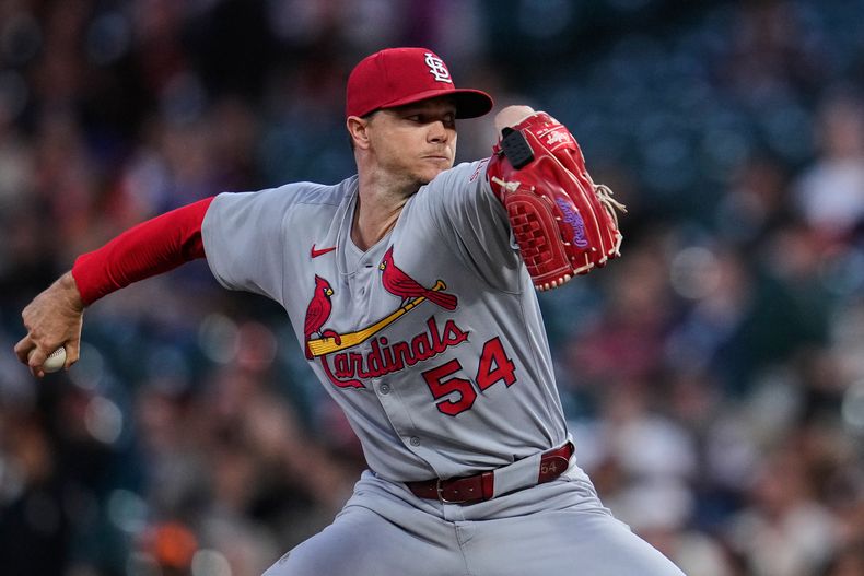 ARCHIVO - Foto del 24 de septiembre del 2025, Sonny Gray lanza en el encuentro de los Cardenales de San Luis ante los Gigantes de San Francisco. (AP Foto/Godofredo A. Vásquez, Archivo)