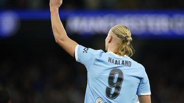 Erling Haaland, del Manchester City, celebra después de anotar el primer gol durante el partido de fútbol de la fase de apertura de la Liga de Campeones entre el Manchester City y el Napoli en el Etihad Stadium en Mánchester, Inglaterra, el jueves 18 de septiembre de 2025. (AP Photo/Dave Thompson)