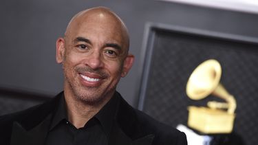 ARCHIVO -Harvey Mason jr., director general de la Academia de la Grabación, en la 63a entrega anual de los premios Grammy en Los Angeles el 14 de marzo de 2021. En junio, la Academia de la Grabación anunció una serie de cambios en los próximos premios Grammy para reflejar mejor la evolución de la industria musical, incluidos los nuevos protocolos sobre inteligencia artificial. (Foto Jordan Strauss/Invision/AP, archivo)