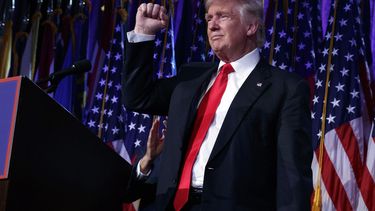 Trump debe a EEUU un muro fronterizo y mucho más