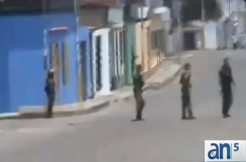 Dos alcaldes opositores fueron detenidos y encarcelados en Venezuela, lo que provocó nuevas y masivas protestas.