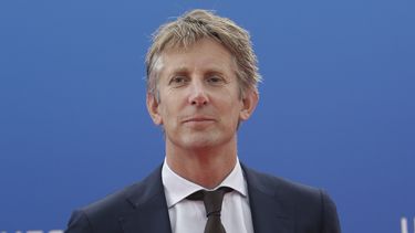 ARCHIVO - Edwin Van der Sar, exportero de Ajax y Manchester United llega al sorteo de la Liga de Campeones de la UEFA en el Foro Grimaldi, en Mónaco, el 30 de agosto de 2018. (AP Foto/Claude Paris, Archivo)