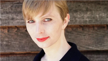 chelsea manning muestra en redes sociales su nuevo look como mujer