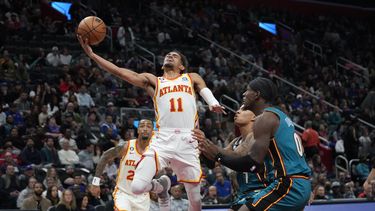 Con 36 puntos de Young, Hawks ganan 136-112 a Pistons