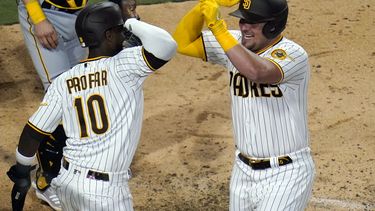 Myers y Voit guían a Padres a victoria sobre Piratas por 4-3