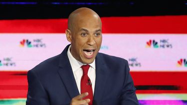 Booker visita México para ver a los solicitantes de asilo