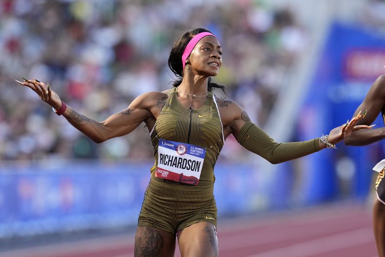 La estadounidense ShaCarri Richardson tras ganar la semifinal de los 100 metros femeninos en el Preolímpico nacional, el sábado 22 de junio de 2024, en Eugene, Oregon. (AP Foto/George Walker IV)