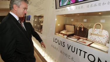 dueno de louis vuitton es la persona mas rica del mundo