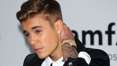 americateve | BUENOS AIRES  Un juez argentino citó a Justin Bieber a prestar declaración indagatoria por las supuestas agresiones a un fotógrafo en una discoteca de Buenos Aires en noviembre de 2013, durante una gira por Sudamérica.