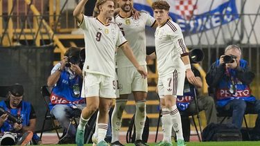 Mikel Merino (centro) celebra tras anotar el segundo gol de España en la victoria 2-1 ante Croacia en la Liga de Naciones de la UEFA, el martes 6 de octubre de 2026, en Split, Croacia. (AP Foto/Darko Bandic)