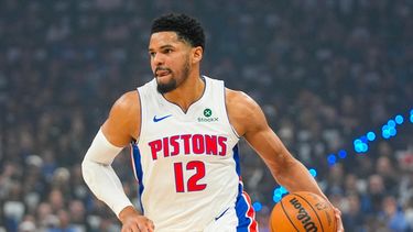 ARCHIVO: El delantero de los Pistons de Detroit, Tobias Harris, avanza con el balón frente al Magic de Orlando durante la primera mitad del sexto juego de una serie de primera ronda de los playoffs de la NBA, el 1 de mayo de 2026, en Orlando, Florida. (Foto AP/John Raoux, Archivo)
