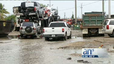 aguas residuales turbias y mal olientes llenan las calles algunas zonas en la ciudad de opalocka