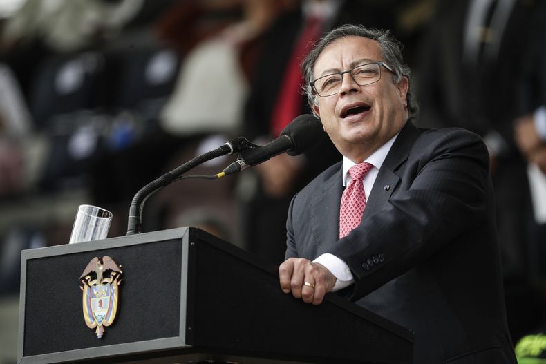 El presidente de Colombia, Gustavo Petro, habla durante una ceremonia en la Academia de Policía en Bogotá, Colombia, el martes 20 de junio de 2023. (AP Foto/Iván Valencia)