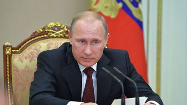 americateve | El presidente ruso Vladimir Putin en una reuni&oacute;n en el Kremlin en Mosc&uacute; el 20 de noviembre del 2014. En una entrevista con la agencia noticiosa rusa Tass, difundida el 23 de noviembre, Putin dijo que no se eternizar&aacute; en el poder. (AP