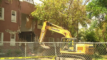 el crimen en este vecindario va a reducir: derriban edificios en miami que alberga delincuentes