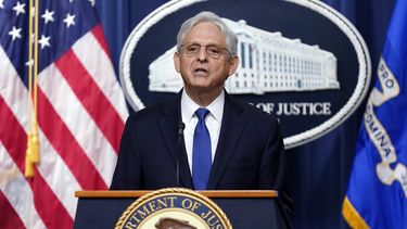 ARCHIVO - El secretario de Justicia Merrick Garland habla en el Departamento de Justicia el 11 de agosto de 2023, en Washington. (AP Foto/Stephanie Scarbrough)