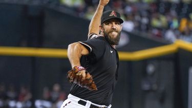 Bumgarner luce en 6 innings; Diamondbacks arrollan