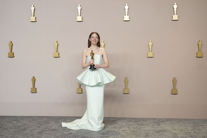 Emma Stone gana 2do Oscar a mejor actriz por Poor Things en reñida