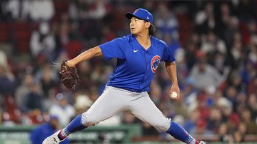 El abridor de los Cachorros de Chicago Shota Imanaga lanza en la quinta entrada del juego ante los Medias Rojas de Boston el viernes 26 de abril del 2024. (AP Foto/Michael Dwyer)