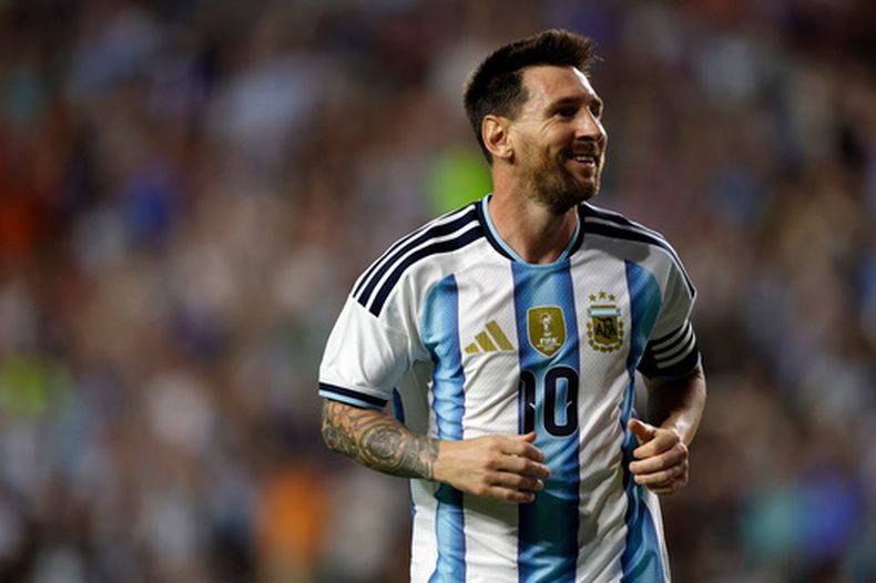 El capitán argentino Lionel Messi durante el partido amistoso contra Islandia, el martes 9 de junio, 2026, en Auburn, Alabama. (AP Foto/Butch Dill)