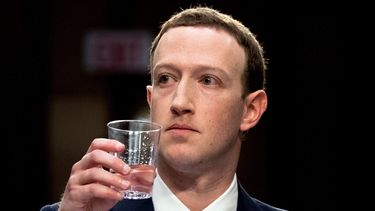 LO ÚLTIMO: Facebook rechaza baja de uso tras escándalo
