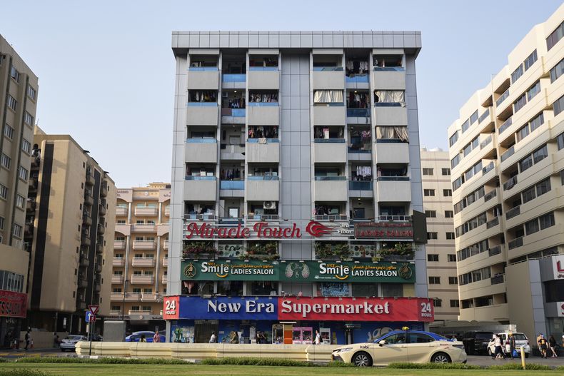 Un edificio residencial en Dubái, Emiratos Árabes Unidos, el 4 de julio del 2025. (AP foto/Altaf Qadri)
