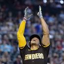 Soto y Machado pegan jonrones; Padres vencen a Diamondbacks