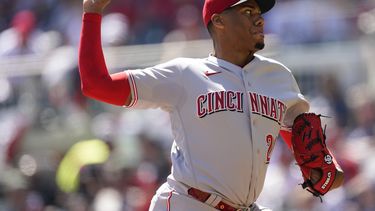 Greene debuta en MLB con Rojos en triunfo sobre Bravos